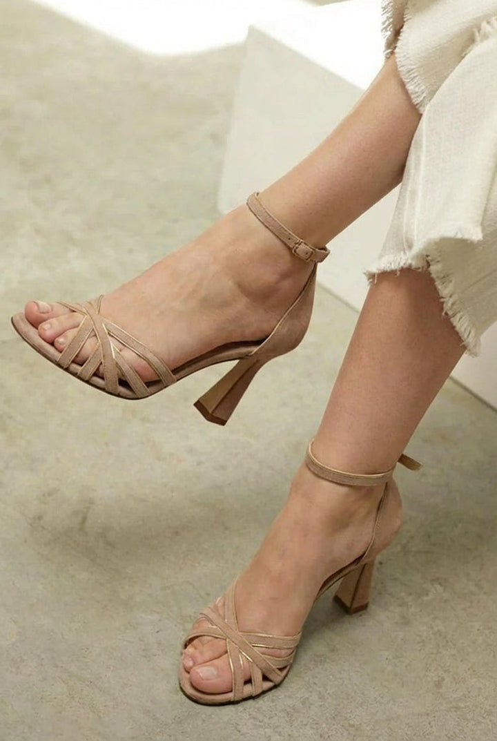 CROSS-STRAP HAK SANDALEN