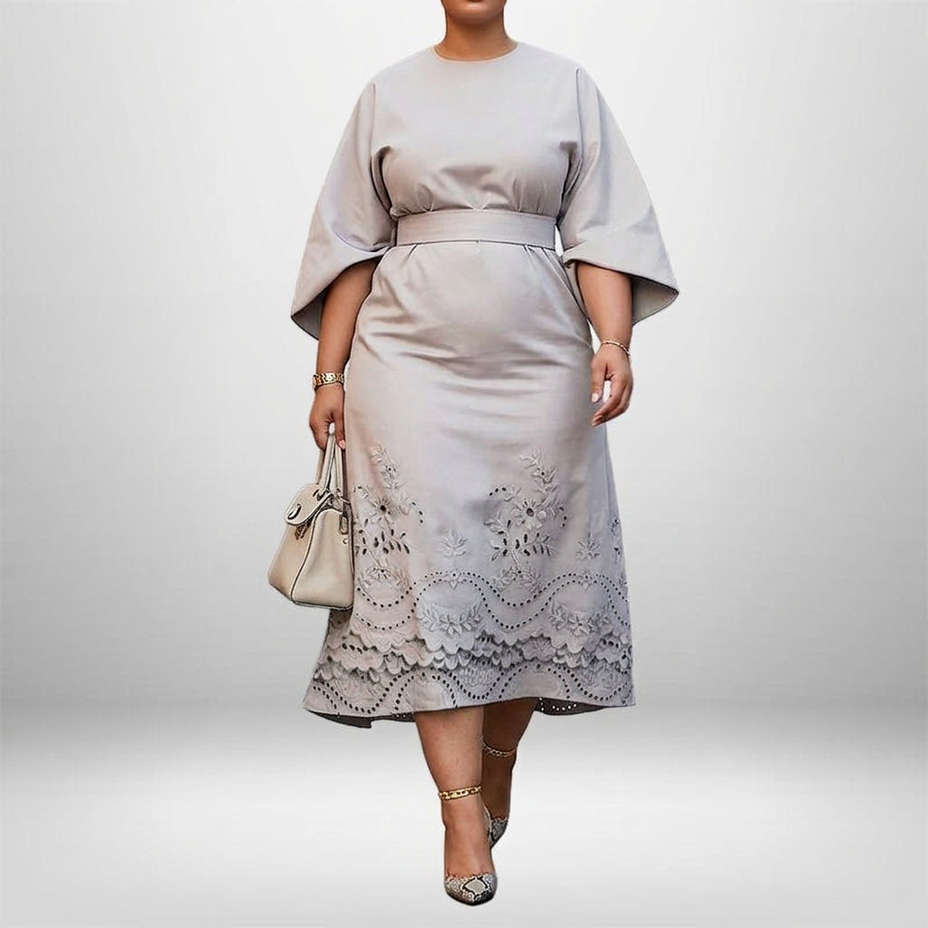 INES | Geborduurde Midi met Gesculptueerde Taille en Zachte Elegant