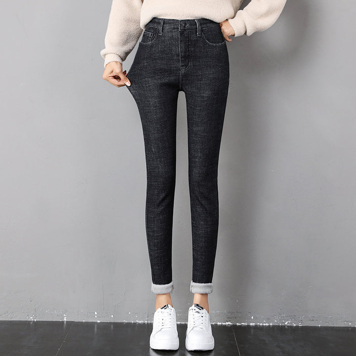 Vrouw in gevoerde skinny jeans