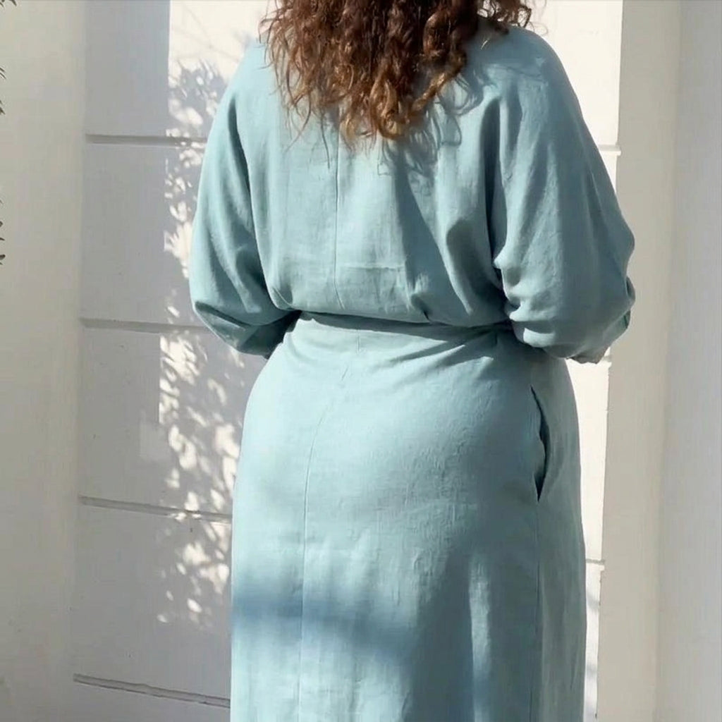 Wren Elegante Vastgebonden Jurk: Chic Pendelstijl met Lange Mouwen
