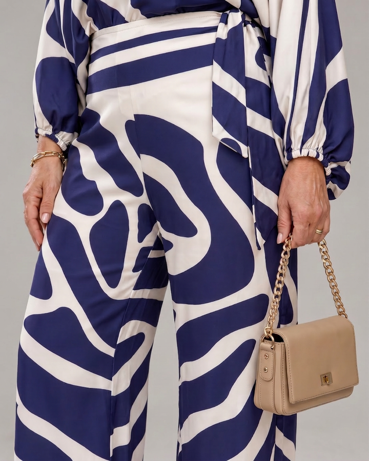 Calliope | Abstracte Print Off Shoulder Top en Brede Pantalon Set