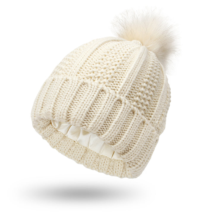 Grofgebreide muts met grote bontpompon