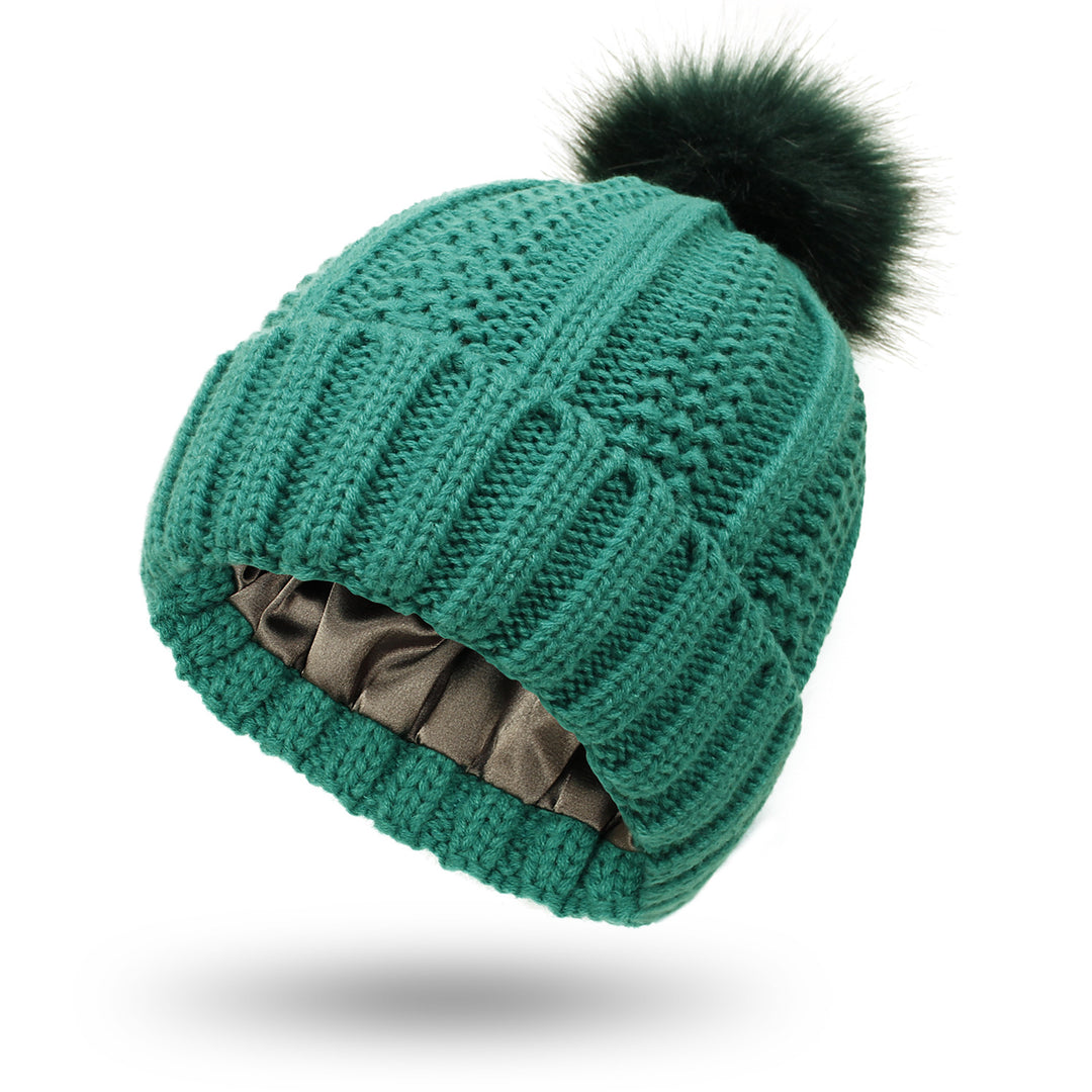 Grofgebreide muts met grote bontpompon