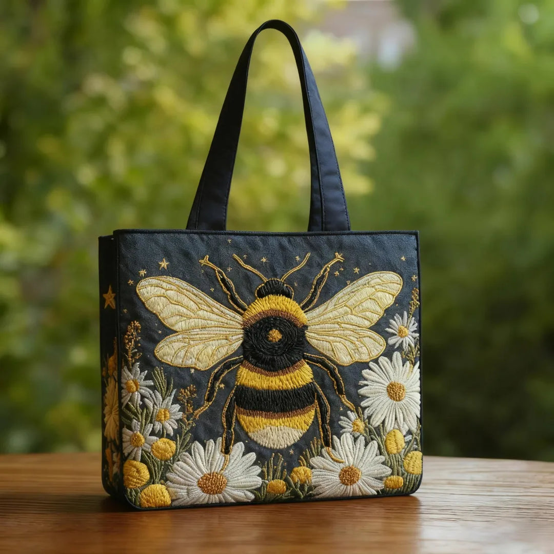 Delia Tas - Bij met Madeliefjes en Sterren