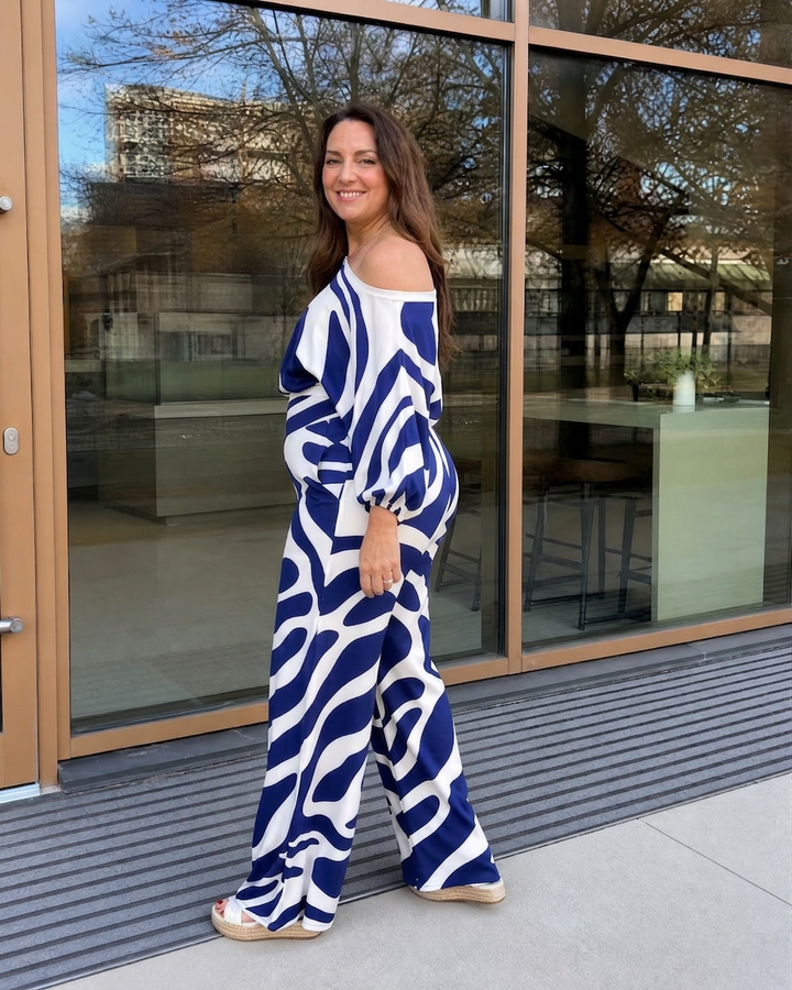 Calliope | Abstracte Print Off Shoulder Top en Brede Pantalon Set