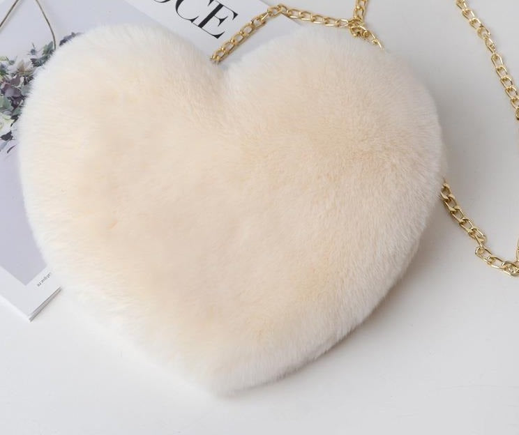Hartvormige pluche tas met gouden ketting