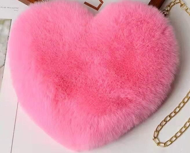 Hartvormige pluche tas met gouden ketting