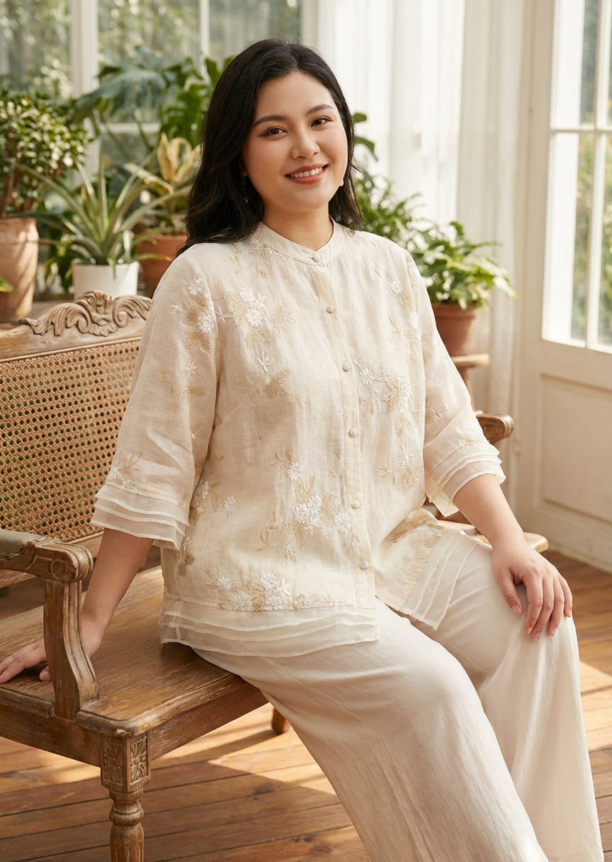 Anouk | Chic Blouse met Bloemaccenten