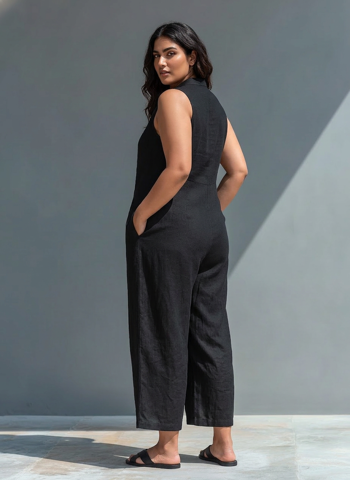 Mouwloze Minimalistische Jumpsuit voor Vrouwen met Hoge Kraag en Knopen