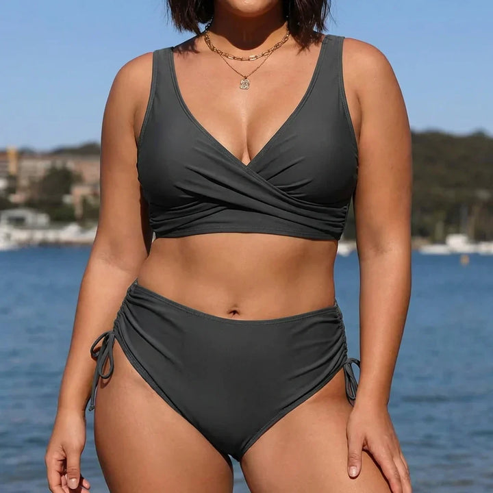 Wilhelmina | Je buikvormende bikini set met een stijlvolle V-hals