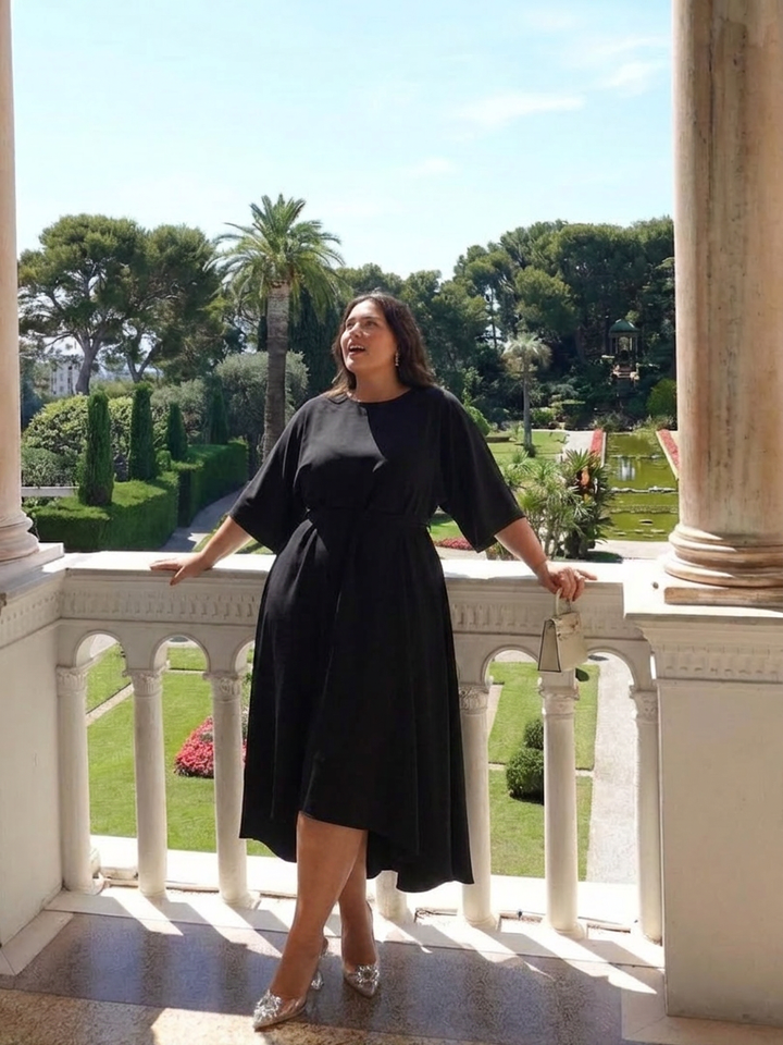 Amina | Asymmetrische Midi-jurk met Mantel Mouwen en Gedefinieerde Taille
