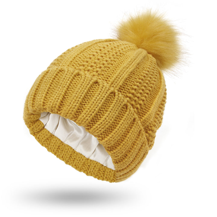 Grofgebreide muts met grote bontpompon