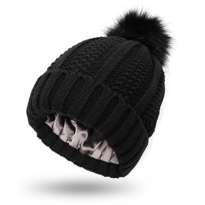 Grofgebreide muts met grote bontpompon