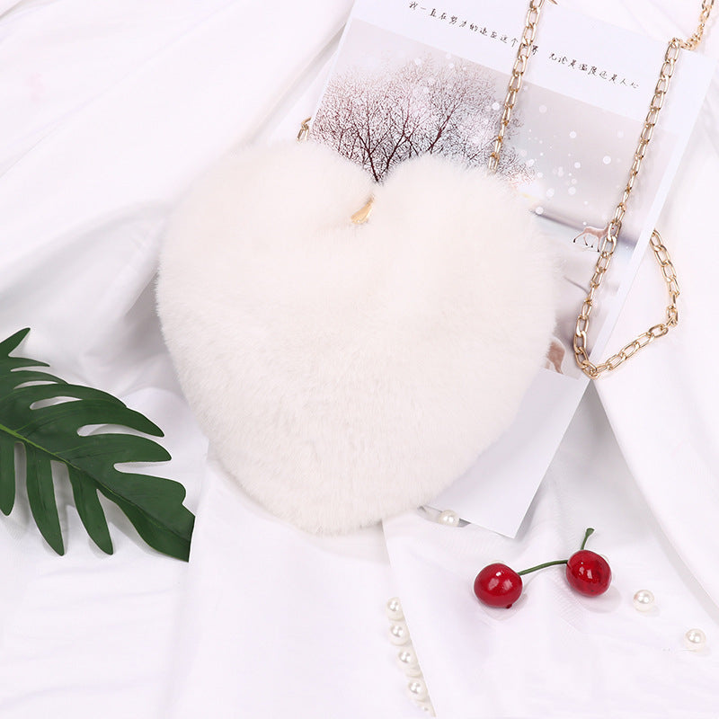 Hartvormige pluche tas met gouden ketting