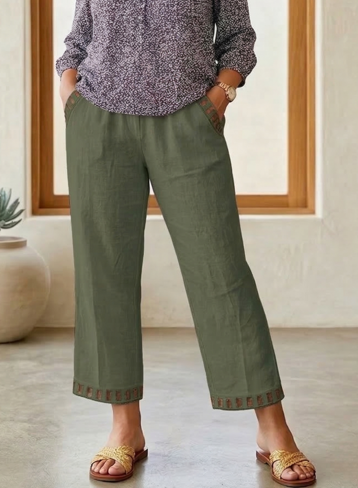Rosanna – Ontspannen Cropped Broek met Contrastafwerking