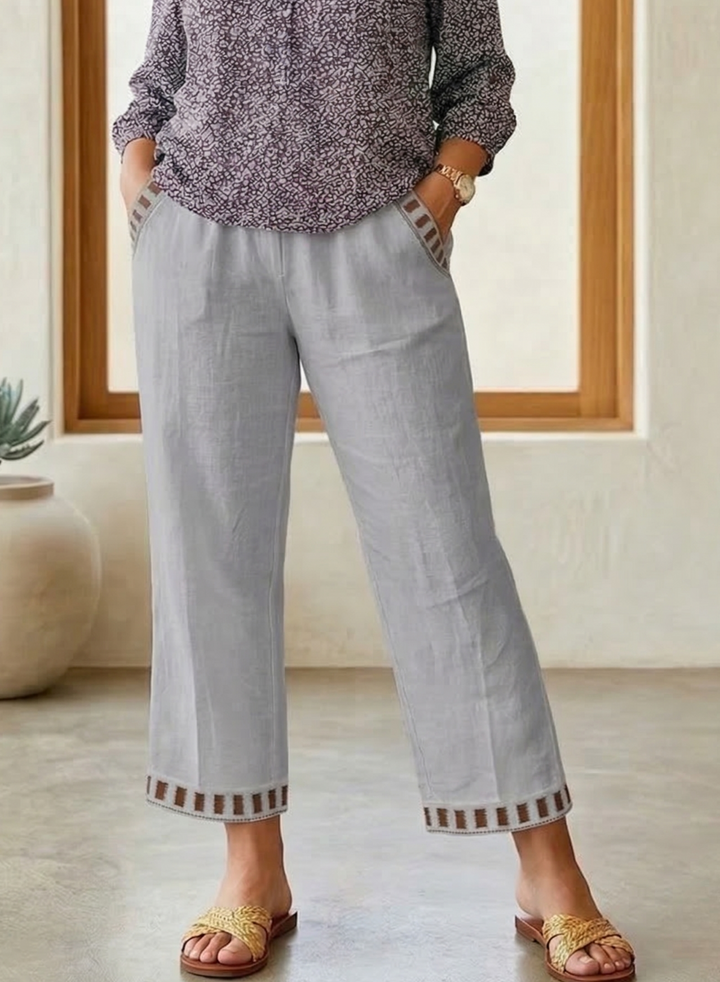Rosanna – Ontspannen Cropped Broek met Contrastafwerking